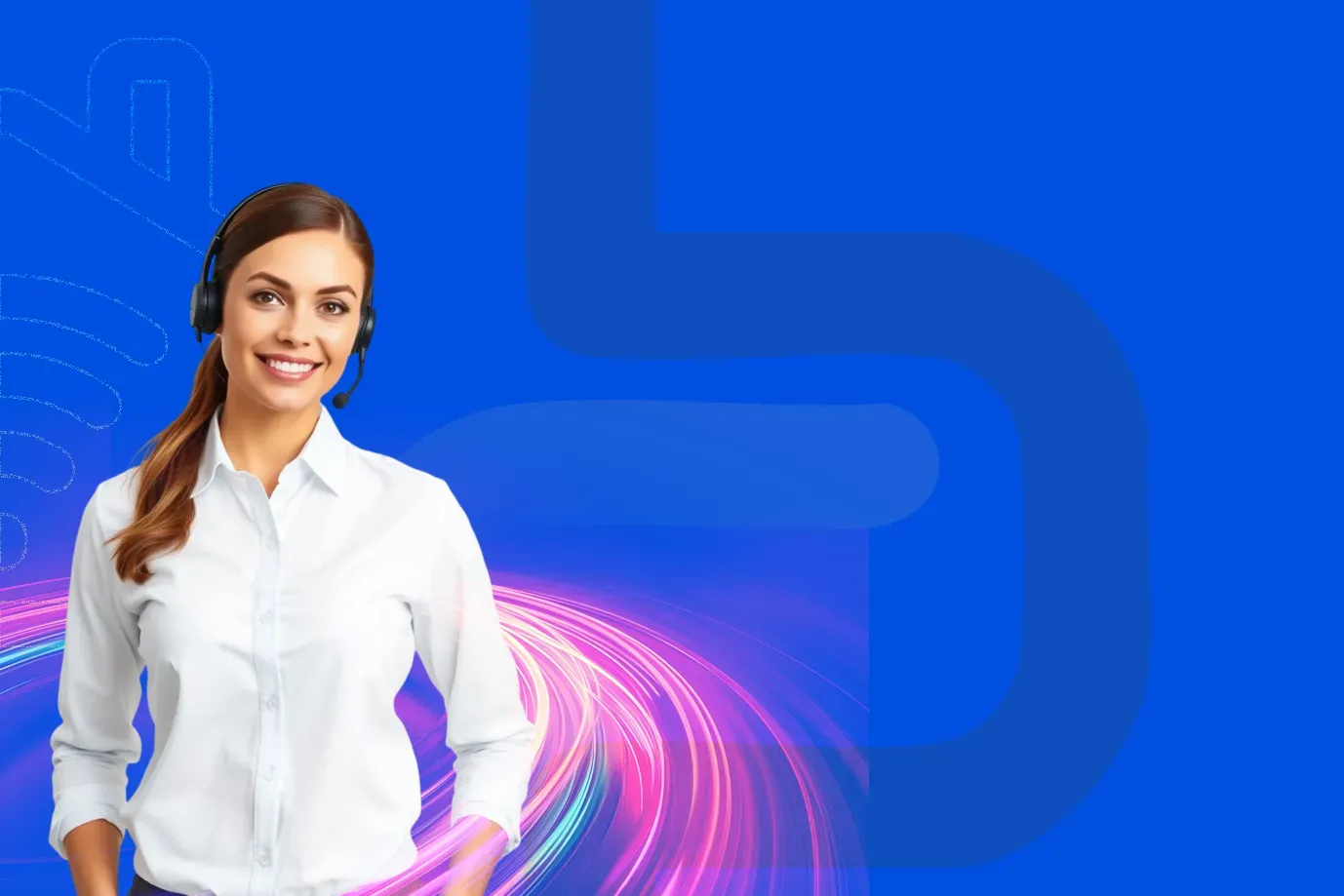 colaboradora de atencion al cliente sonriendo de frente